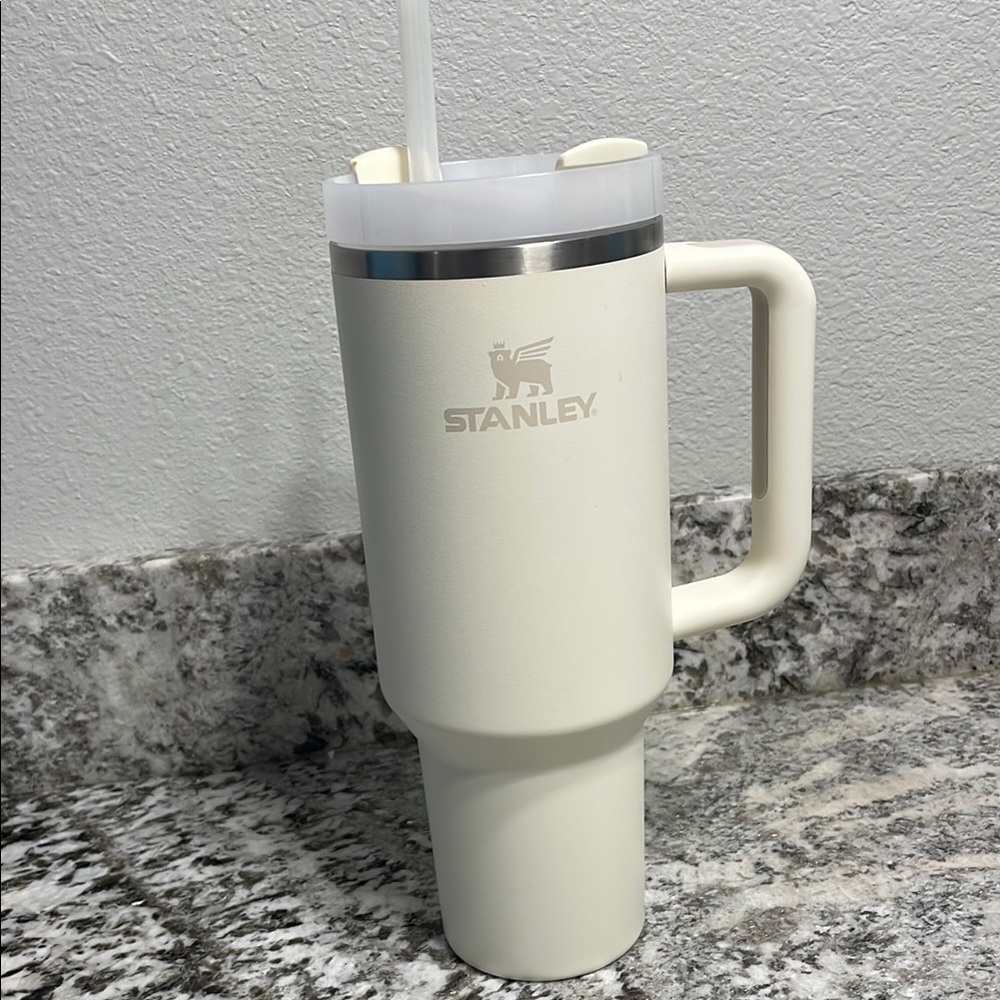 Stanley White Insulated Water Bottle for Dining
